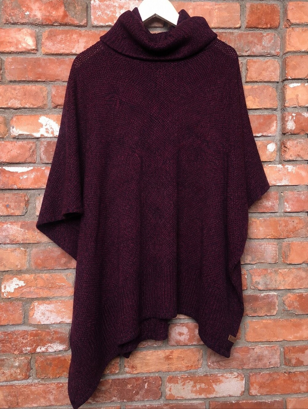 Roots NWT Turtleneck Knit Poncho Sweater Cape One Size Marled Burgundy Black